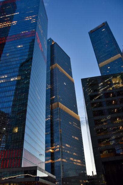 莫斯科市区，玻璃摩天大楼，莫斯科商业中心，俄罗斯夏夜图片下载