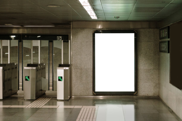 地铁站的空白广告牌图片下载