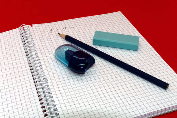 书写用具:铅笔、卷笔刀和橡皮图片下载