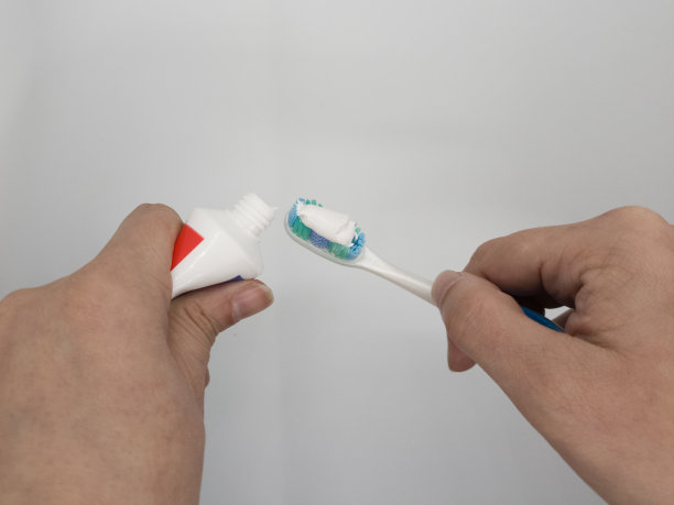 服务的牙膏图片下载