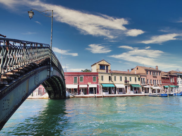 意大利威尼斯穆拉诺大运河的隆戈里诺托夫洛桥图片下载
