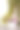 一个女孩手里拿着一束美丽的鲜花图片下载