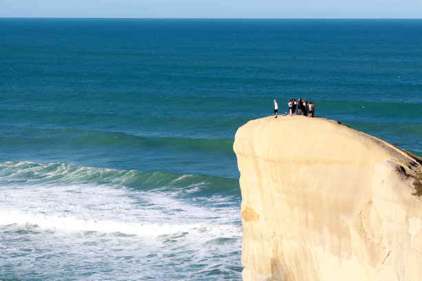 大岩石与大海图片下载