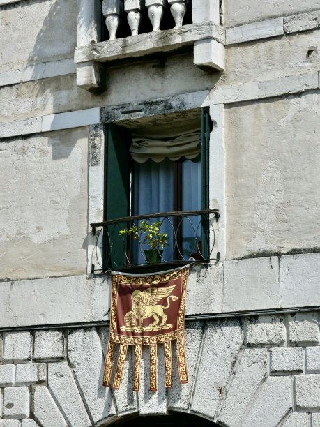 窗户和威尼斯国旗图片下载