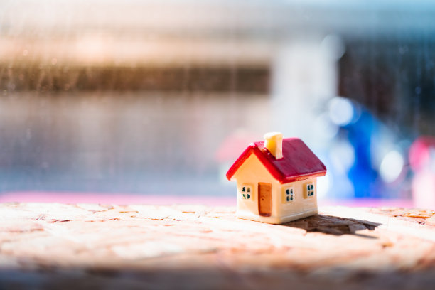 阳光下的迷你房子图片下载