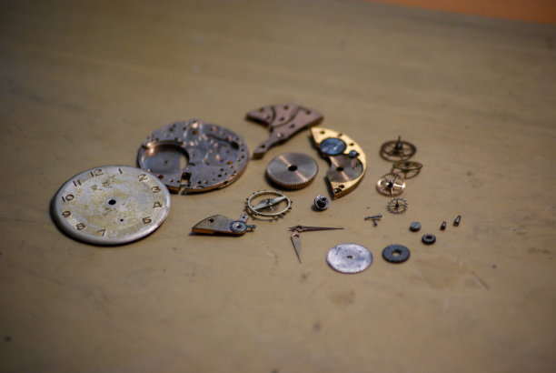 一块手表碎片图片下载
