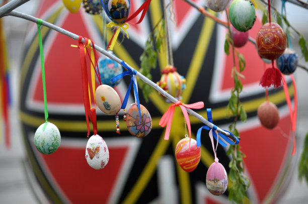 在一个线程上的复活节彩蛋图片下载