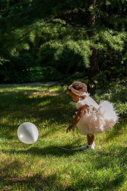 夏天一家人在公园里图片下载