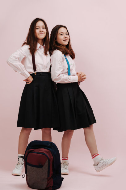 双胞胎女学生，鬼混，耍酷。穿校服图片下载