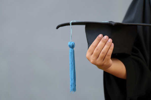 在大学的毕业典礼上图片下载