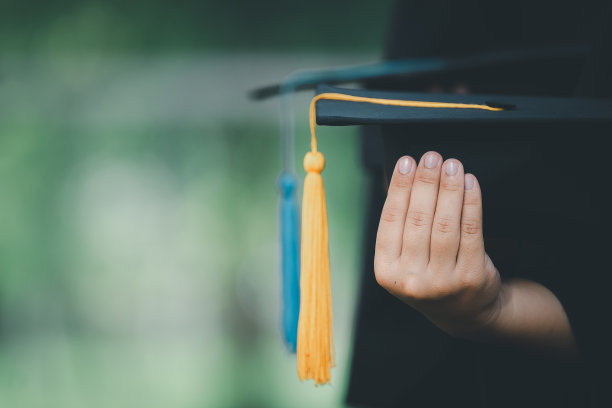 在大学的毕业典礼上图片下载