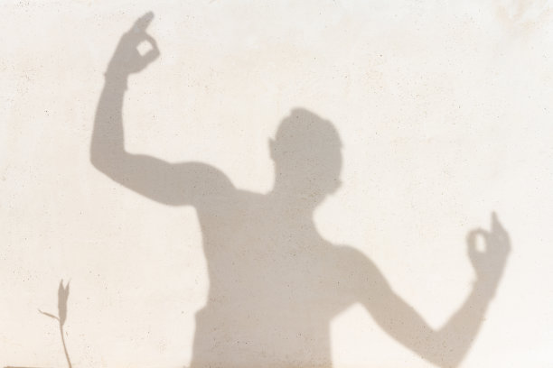 手印禅坐之人的影子图片下载