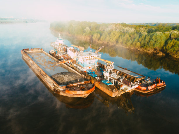 河流和景观的鸟瞰图图片下载