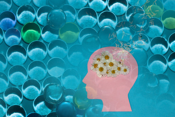 创意粉嫩的纸头配上散落在空中的脑花，科技未来感的创意背景，艺术设计图片下载