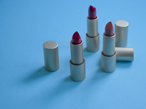 彩色背景上的口红图片下载