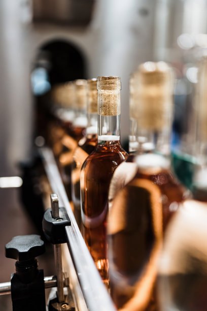 工业葡萄酒装瓶生产线图片下载