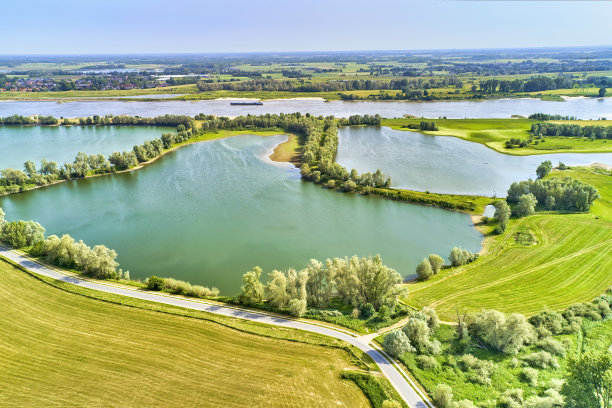 无人机拍摄的马斯河漫滩。图片下载