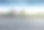空旷的混凝土地面，山景蓝天湖景。图片下载
