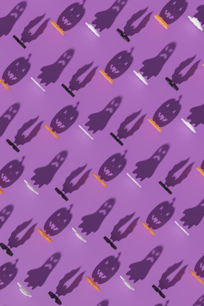 顶视图上的紫色背景与阴影的3d渲染万圣节符号。现代创意3d万圣节插画。时髦的万圣节3d背景概念图片下载