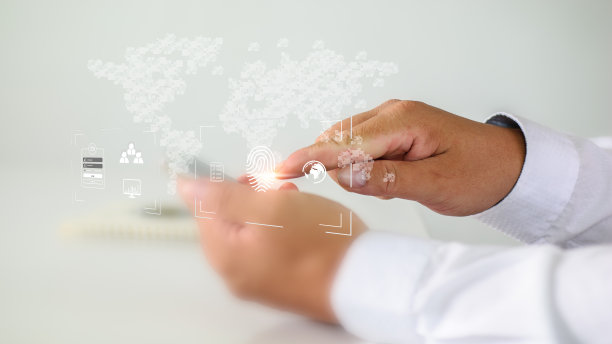 虚拟屏幕扫描指纹、数据管理理念、大数据、业务流程、自动化操作、各种存储系统、云计算。图片下载