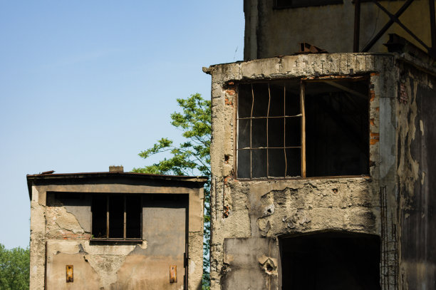 捷克共和国奥斯特拉瓦Dolni Vitkovice工业区的废弃建筑图片下载