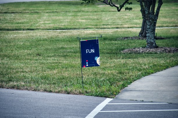 密苏里州金斯维尔的有趣标志图片下载