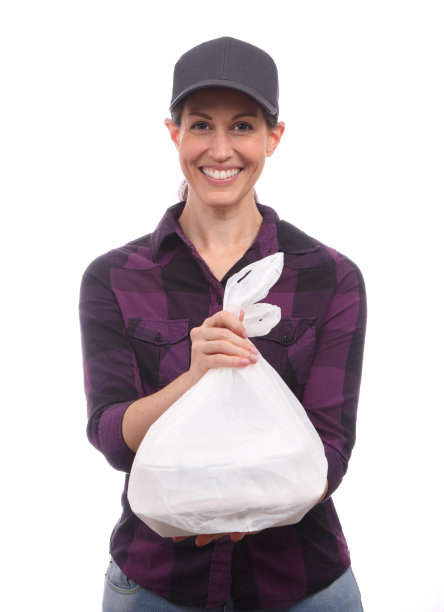 白色背景的送餐女微笑图片下载