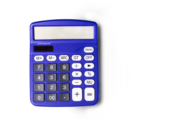 白色背景的蓝色数字计算器。带有插入文本位置的俯视图图片下载