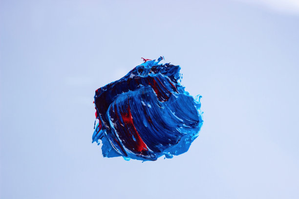 涂抹蓝色和红色的油漆图片下载