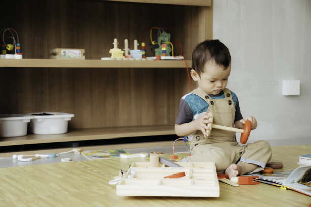 孩子们玩工具玩具图片下载