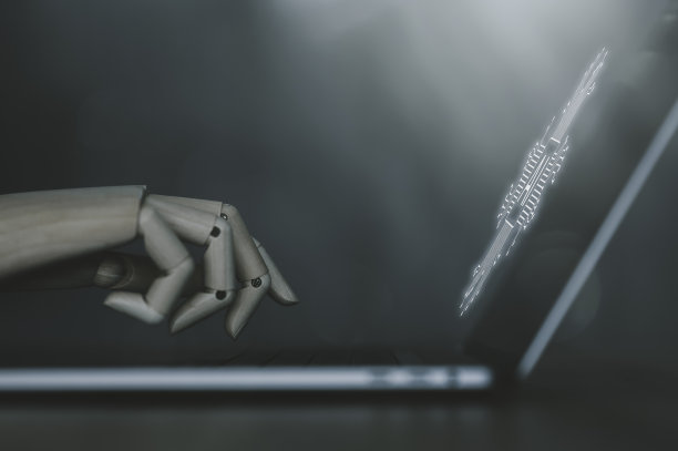 未来人类的木制机器人和半机械人。图片下载