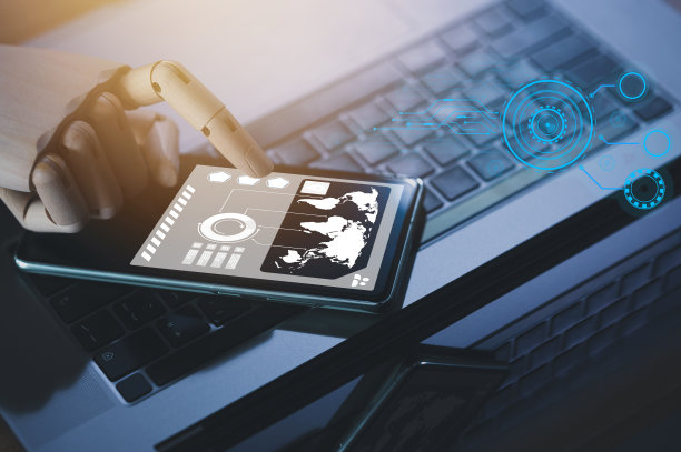 未来人类的木制机器人和半机械人。图片下载