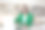 喜出望外的千禧一代女孩坐在家里的桌子旁，看着笔记本电脑屏幕，感到欣喜若狂图片下载
