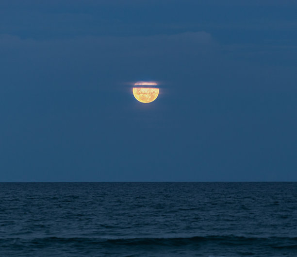 海上满月图片下载