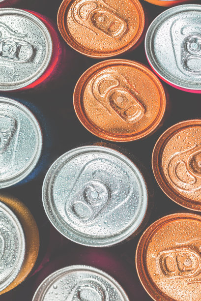 铝罐组，冷饮。前视图。图片下载