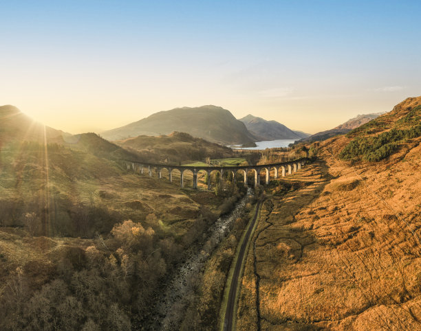 苏格兰高地的格伦芬南铁路高架桥图片下载