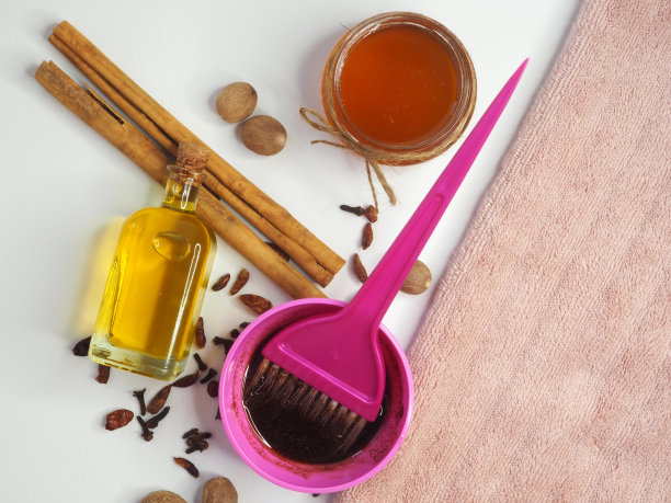 用肉桂，肉豆蔻，丁香，辣椒，胡椒粉自制的发膜图片下载