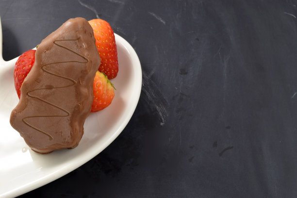 假日巧克力和草莓与拷贝空间图片下载