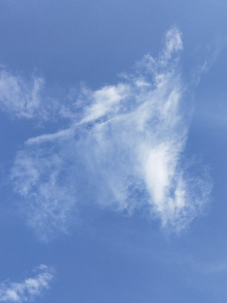 像卡通人物云漂浮在天空图片下载