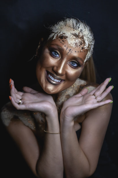 史前洞穴绘画风格的创造性化妆图片下载