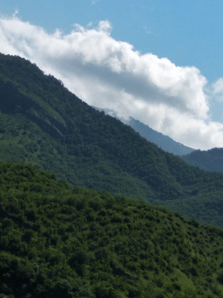 在山中的某个地方图片下载