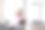 女商人在办公室工作时使用笔记本电脑图片下载