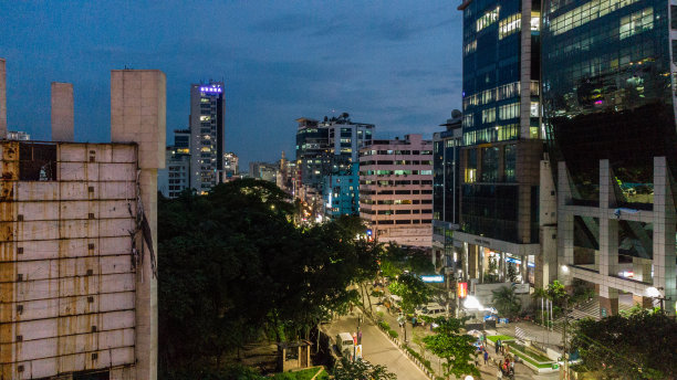 达卡的现代和古老建筑的照片-库存照片图片下载
