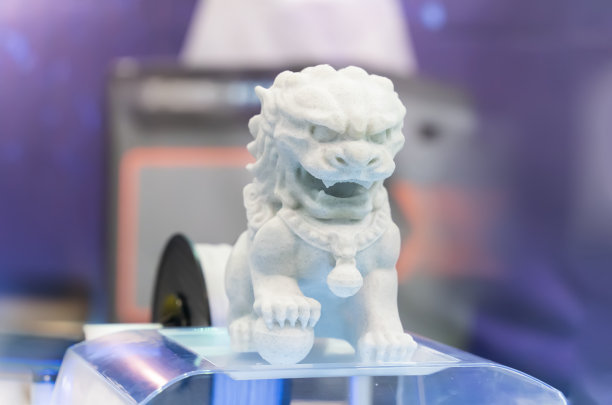 3D打印机打印狮子图特写。图片下载