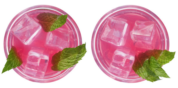 红色和粉红色的鸡尾酒加冰和薄荷图片下载