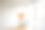 女人和狗在新公寓图片下载