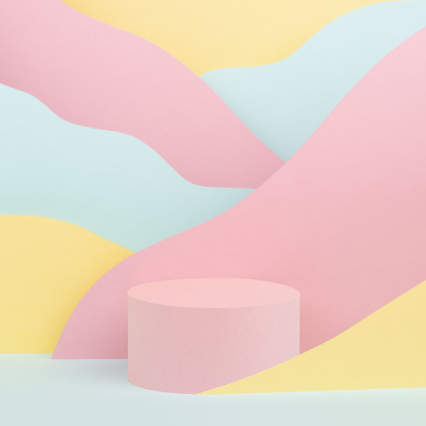 有趣的小朋友抽象舞台——粉色圆形领奖台模型，山景——粉彩粉色、黄色、薄荷色斜坡，卡通风格，方形。广告展示模板、演示制作。图片下载