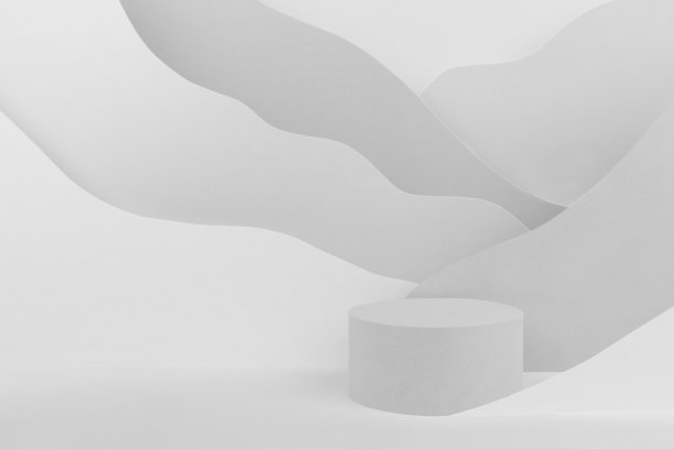 抽象的舞台，圆形的裙台，柔和的白色和灰色的山景，简约的现代风格。场景模板用于广告、化妆品、商品的展示。图片下载