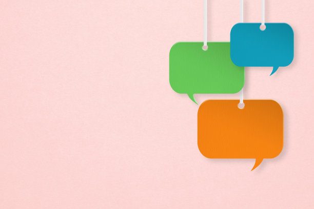 演讲泡沫彩色剪纸集，垃圾粉色背景。用于消息框卡通插图的轮廓设计。气球涂鸦式的思维符号图片下载