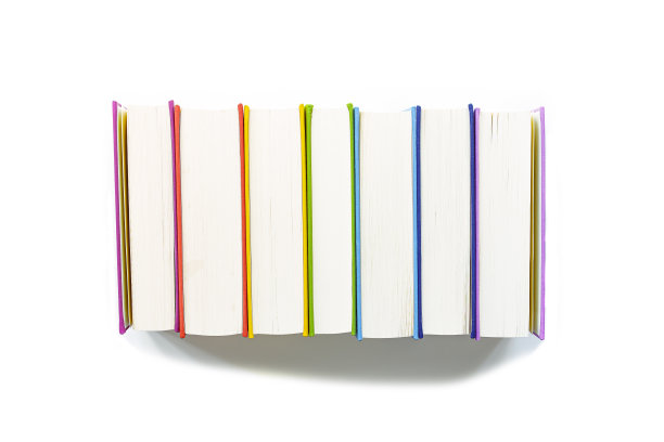 多色书籍最小的图案与明亮的彩色封面，手工书，顶部视图模型图书馆，教育主题。读纸质书，学习概念。孤立在白色背景上图片下载